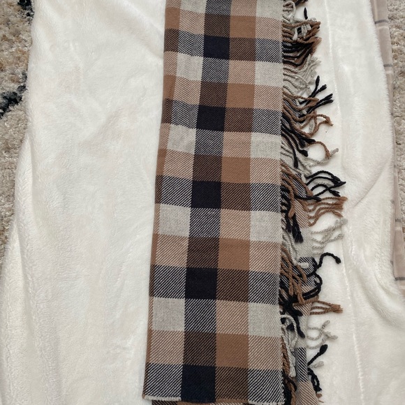Coach Vintage winter scarf with fringes along one side   Excellent Condition - Picture 2 of 5